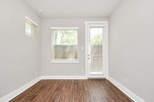 Building Photo - 708 Strawberry Pines Ct