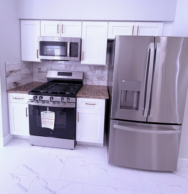 Building Photo - 2741 Odlum Dr