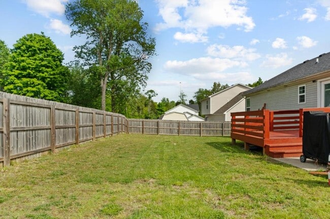 Building Photo - 212 Emerson Dr