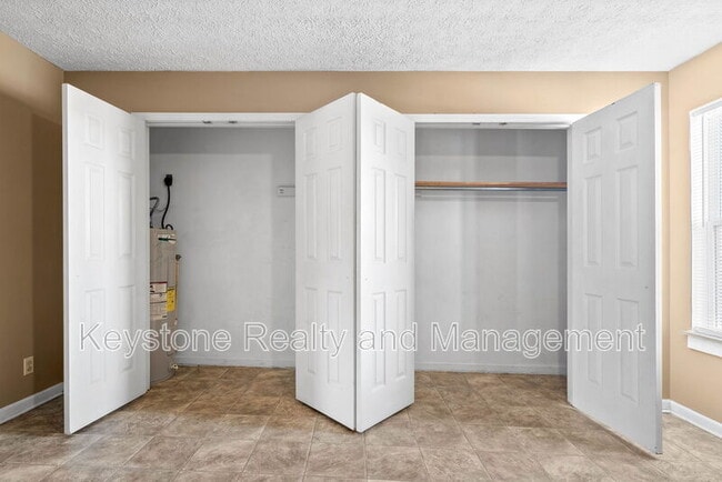 Building Photo - 308 Thompsonville Ln