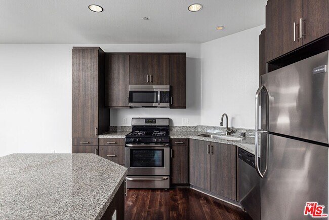 Building Photo - 1408 W Washington Blvd