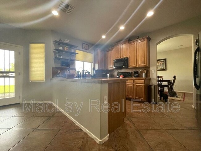 Building Photo - 1534 W Agrarian Hills Dr
