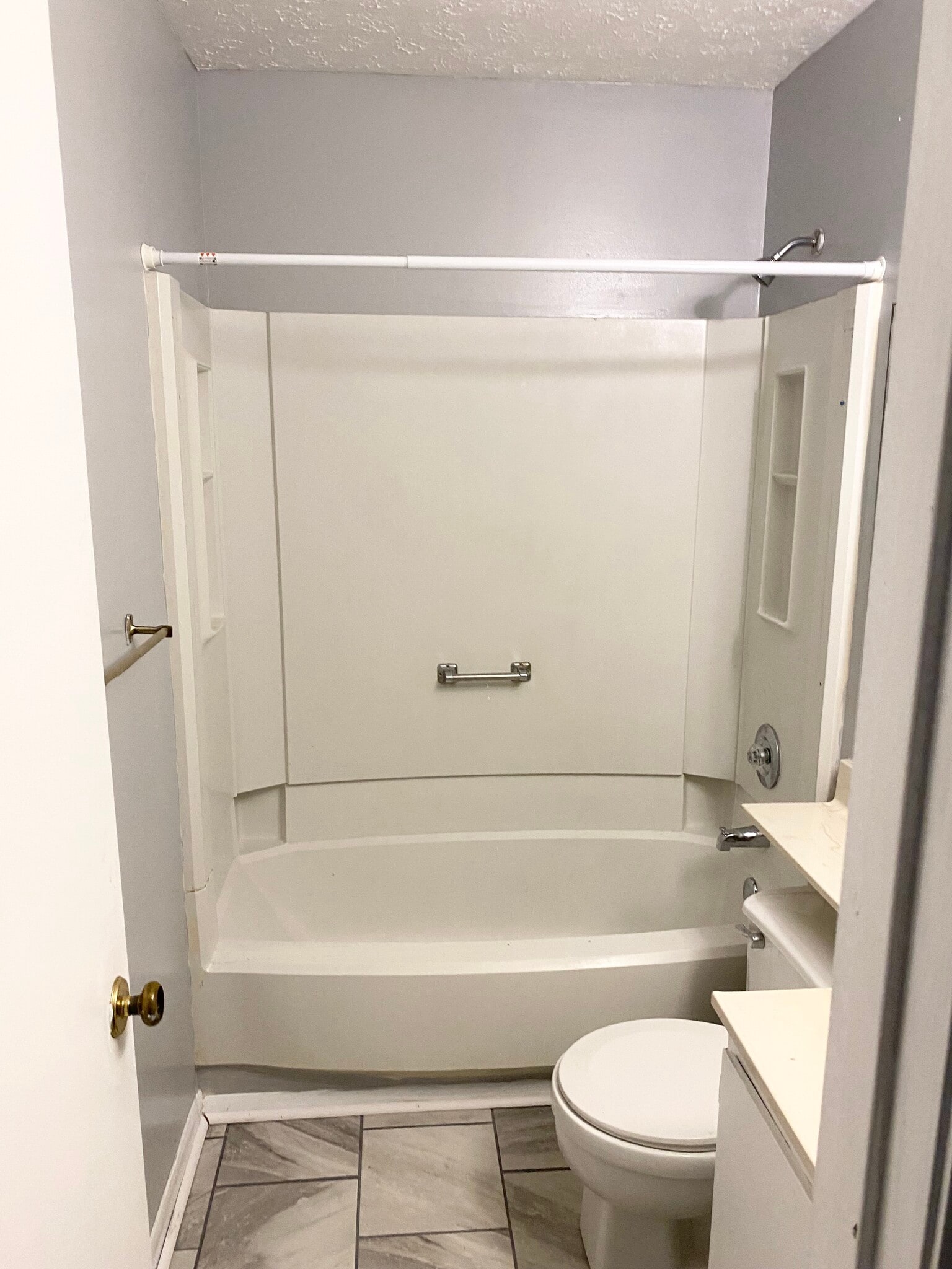 Building Photo - 731 Hedgelawn Way