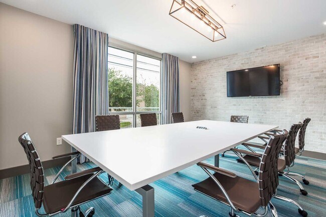 Building Photo - 1111 Durham Dr