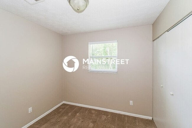 Building Photo - 3 Bedroom Pet-Friendly Home in Jacksonville, FL with Main Street Renewal