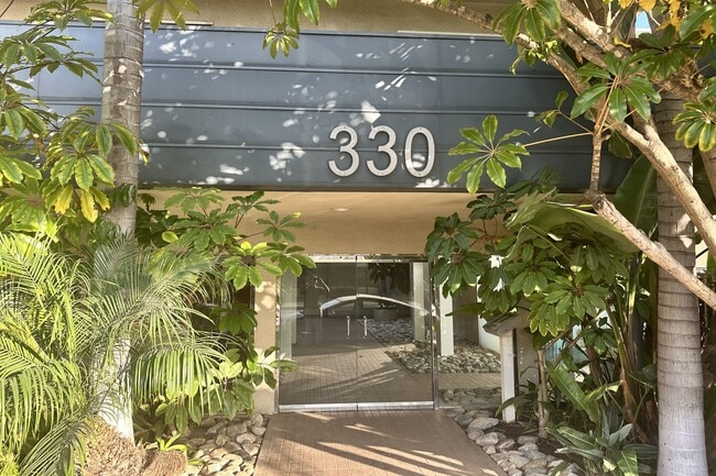 Building Photo - 330 S Barrington Ave