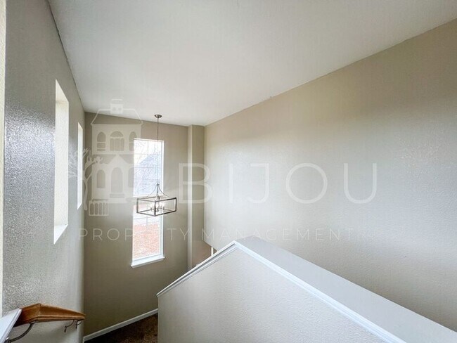 Building Photo - 6931 Maram Way