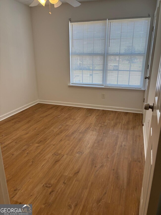 Building Photo - 432 Armor Dr