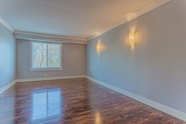 Building Photo - 1615 E Central Rd