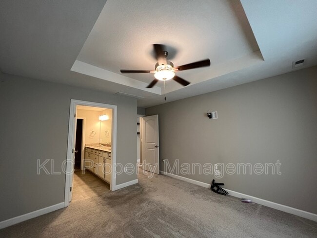 Building Photo - 2307 Redmond Ave