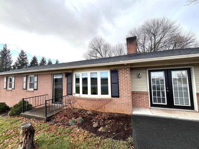 Building Photo - Beautifully Renovated Single-Family Ranch – 3 Beds, 2 Baths