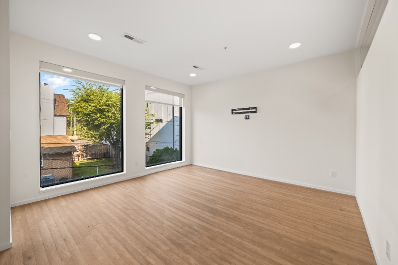 Building Photo - 806 Olympic St