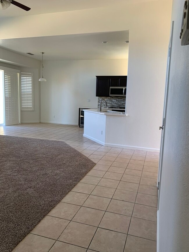 Building Photo - Beautiful 4 Bedroom and 2 Bath Home with Bonus Office Area