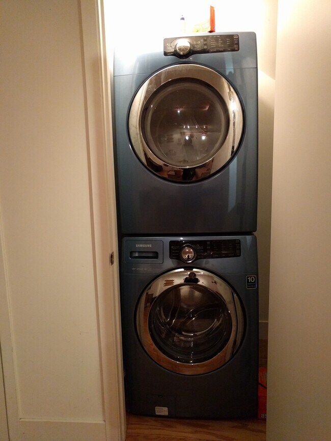 Building Photo - 637 Peralta Ave