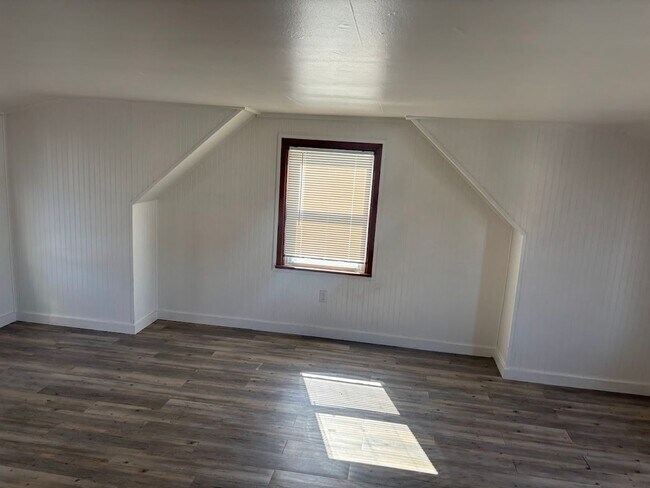 Building Photo - 4745 Lind St