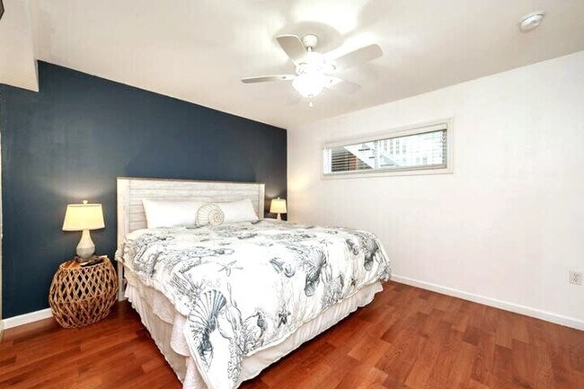 Building Photo - 4000 Gulf Terrace Dr