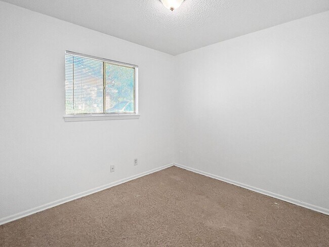 Building Photo - Corner-lot Home / 1.5 Bathroom Home