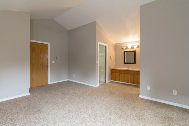 Building Photo - Lovely Corner Home in Quiet Neighborhood w...