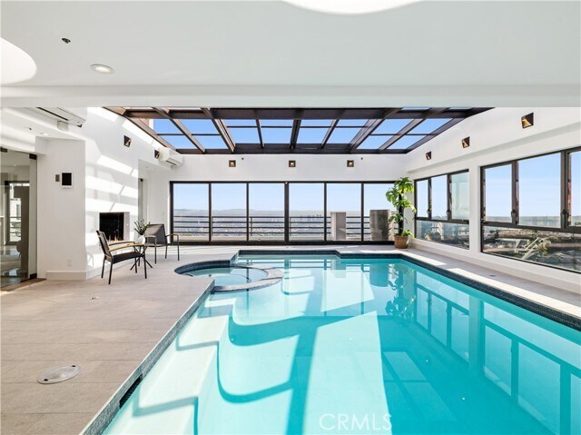 Building Photo - 2287 Sunset Plaza Dr