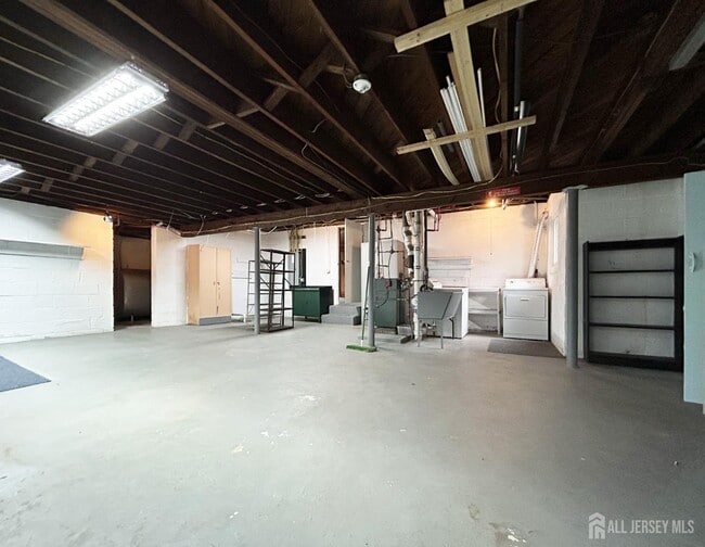 Building Photo - 34 Wall St