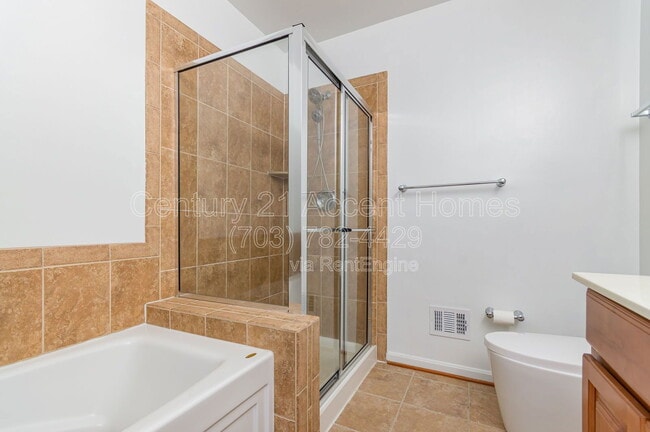 Building Photo - 22824 Ferncrest Terrace