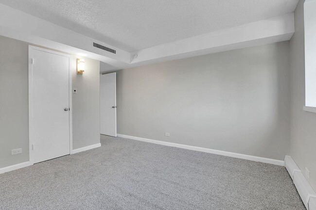 Building Photo - Remodeled 2BD, 2BA Cap Hill Condo with Bal...