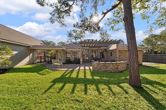 Building Photo - 501 Pine Bluff Dr