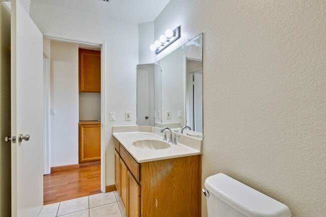 Building Photo - Hardwood Floors- A/C- Full Bedroom and Bath on First Floor: Fresh Paint