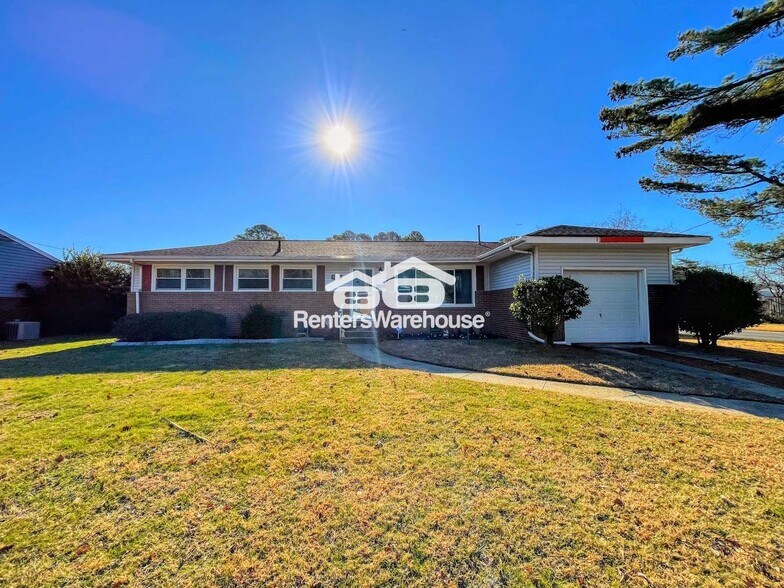 Building Photo - 5801 Townley Ave