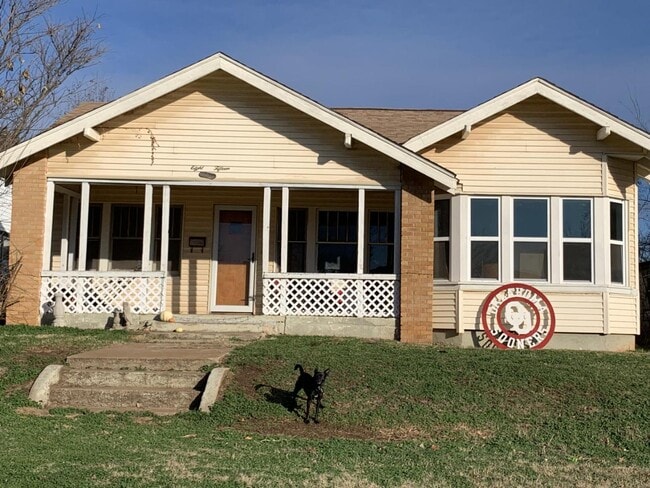 Building Photo - 815 Cedar St