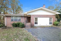 Building Photo - Bright and Spacious 3-Bedroom