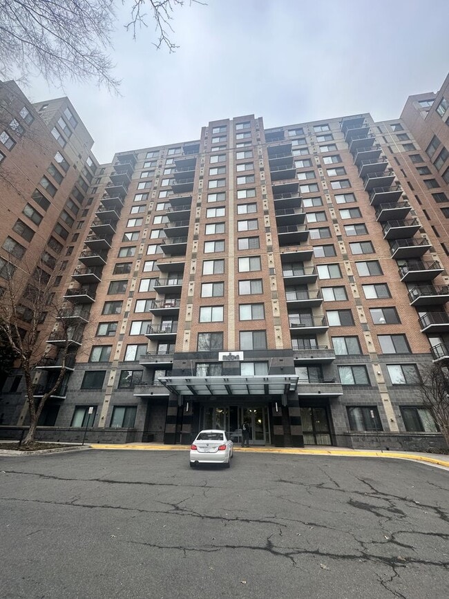Building Photo - 2451 Midtown Ave