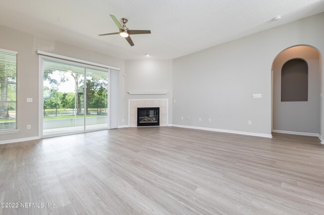 Building Photo - 171 Elmwood Dr