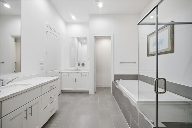 Building Photo - 707 Bringhurst St