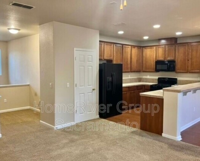 Building Photo - BEAUTIFUL 2/2 NATOMAS!!! Includes w/s/g!!!...