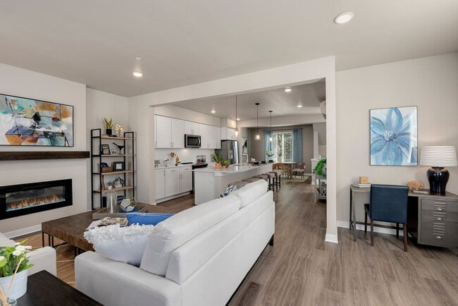 Building Photo - 4 Bedroom with Greenspace Privacy!