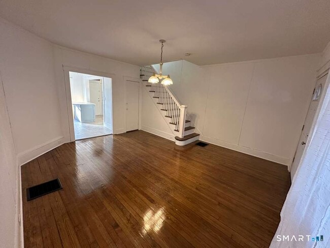 Building Photo - 52 Oak St