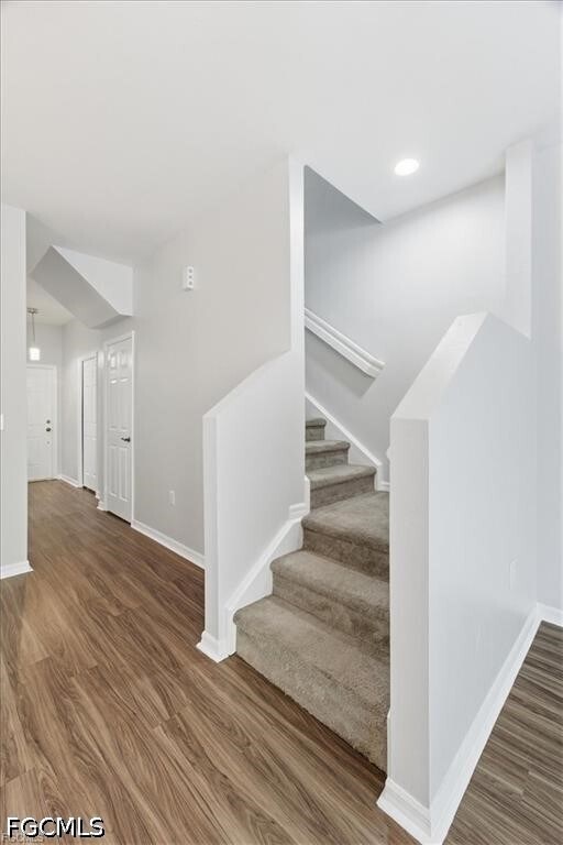 Building Photo - 3630 Pine Oak Cir