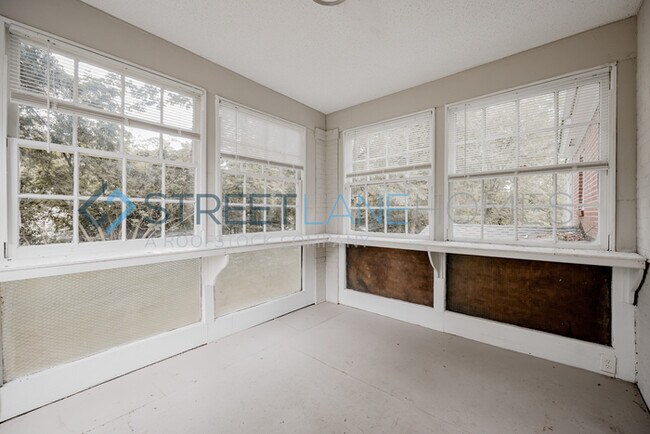 Building Photo - Charming 4 Bedroom in Columbus!