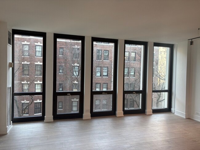 Building Photo - 1 E Scott St