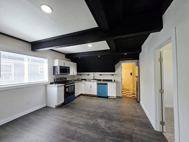 Building Photo - 1108 S Sheridan Ave