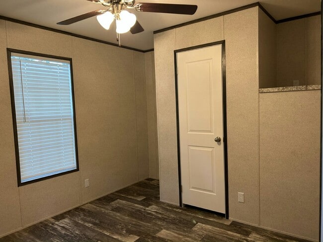 Building Photo - 38651 Tarr Dr