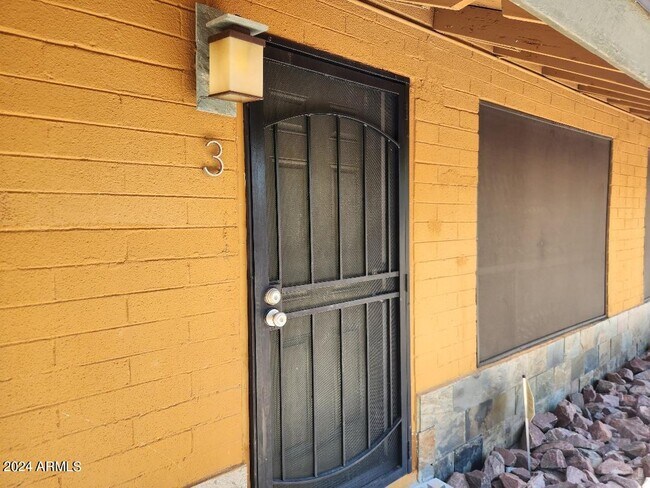 Building Photo - 3026 E Brill St