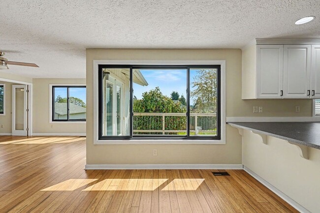 Building Photo - 4 bed, 2 bath single-level home in quiet West Salem neighborhood!