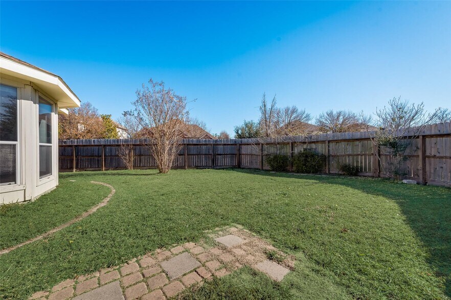 Building Photo - 2431 Fieldcrest Dr