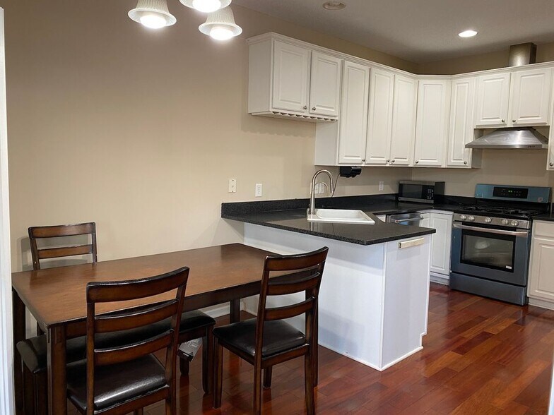 Building Photo - 5030 Archer Ln N