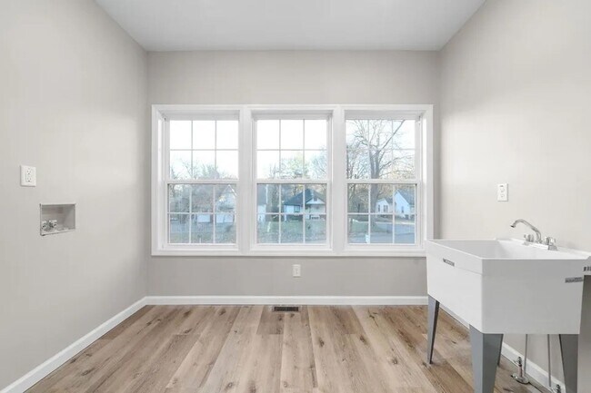 Building Photo - 828 Gracey Ave