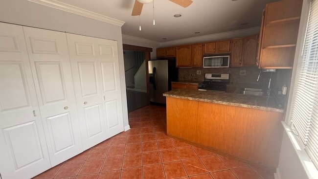 Building Photo - 8937 Southfield Dr