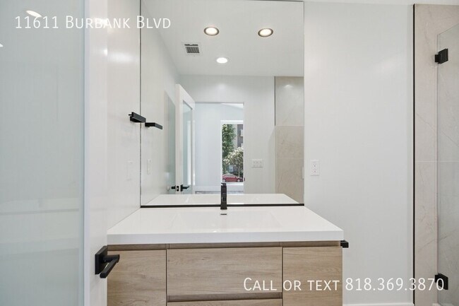 Building Photo - 11611 Burbank Blvd