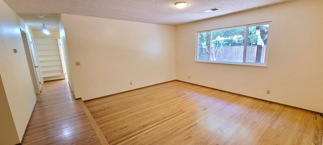 Building Photo - Charming 3 bedroom 2 bath in Davis